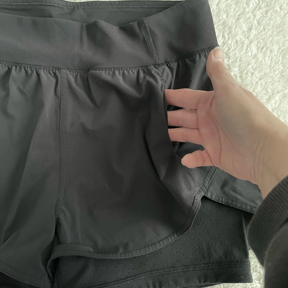 lululemon athletica Black Women's Athletic Shorts Squad Goals Size 6 Layered - Picture 5 of 12